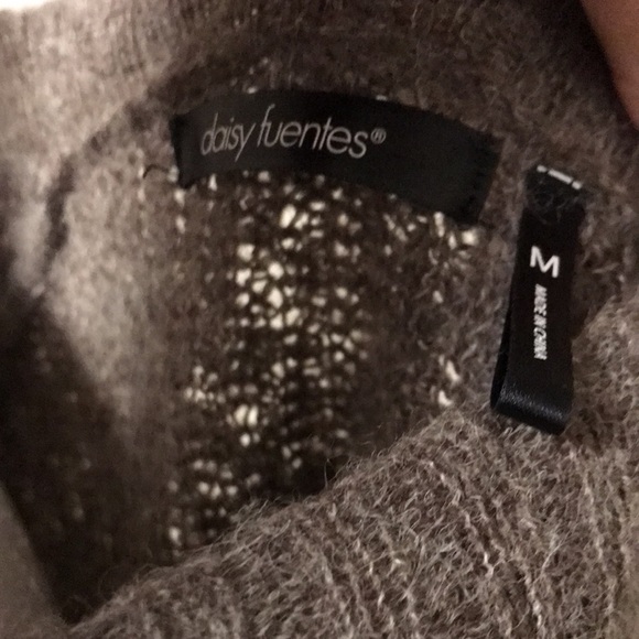 Daisey Fuentes sweater - Picture 4 of 4